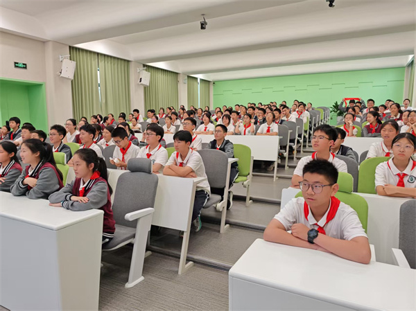 学生.jpg