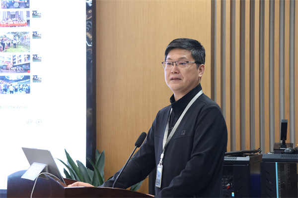 程志华副校长主持.jpg