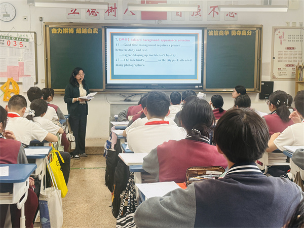 华萍老师上课风采.jpg