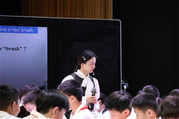 邗江区杨寿学校刘静娴老师上课风采.jpg