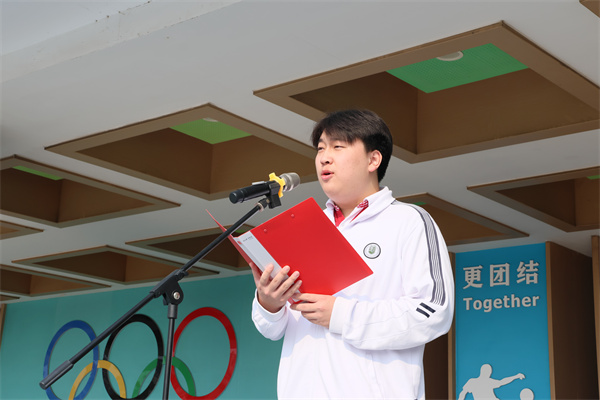 高三（5）班 尹子桓同学演讲.jpg