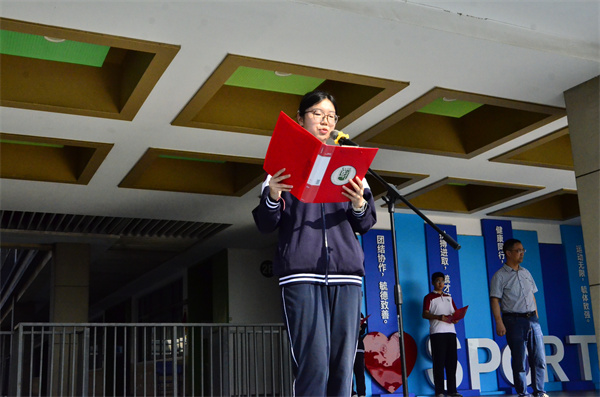 王雅鑫同学主持.jpg