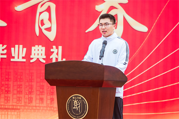 学生代表发言.jpg