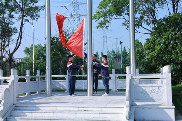 升国旗.jpg