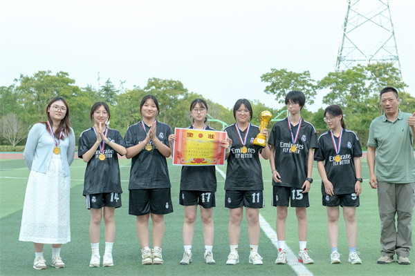 高一12班女子组.jpg