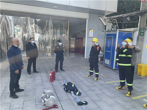 学校工作主席徐建（左二）参加活动.JPG