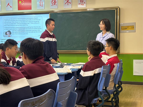 陈垚老师上课.jpg 陈垚老师上课.jpg