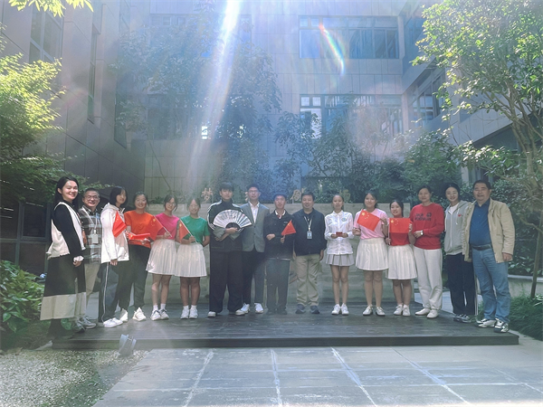 合影.png 合影.png