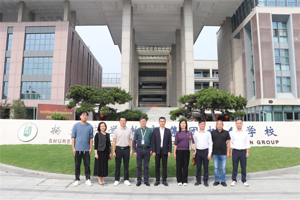 1宾主合影.jpg 1宾主合影.jpg