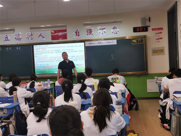 王垒老师精彩课堂展示.jpg 王垒老师精彩课堂展示.jpg