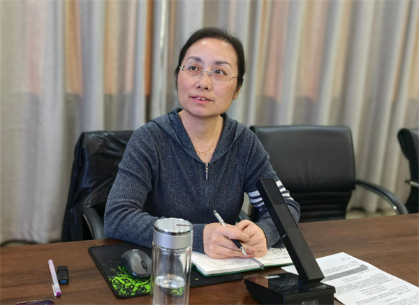 卞家慧主持.jpg 卞家慧主持.jpg