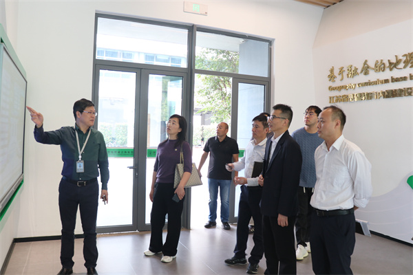 2程志华副校长介绍.jpg 2程志华副校长介绍.jpg