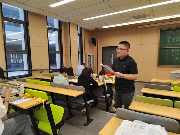 徐炜老师说课.jpg 徐炜老师说课.jpg