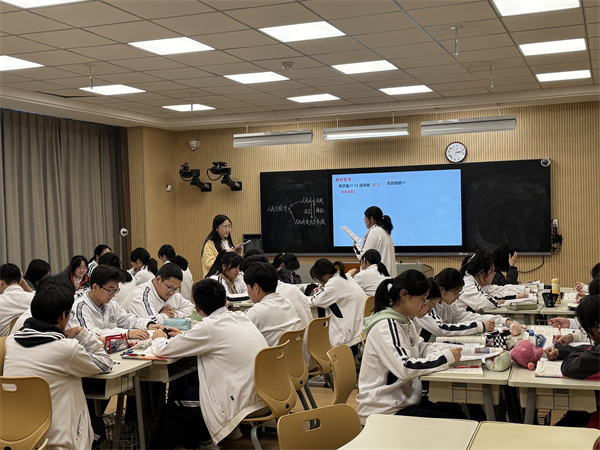 我校任静老师开课.png 我校任静老师开课.png