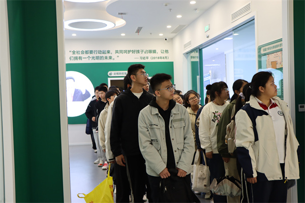 学生参观-1.jpg