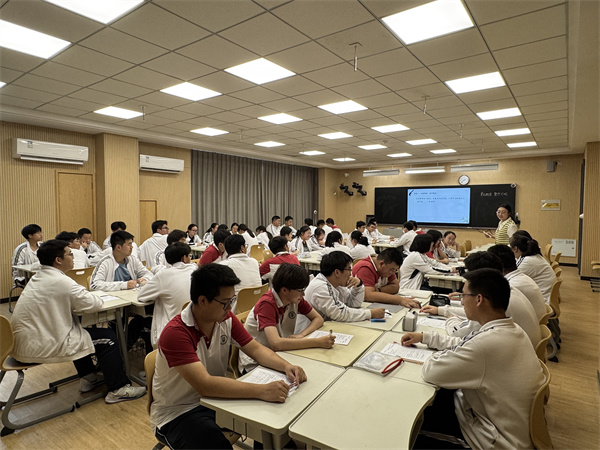 扬大附中张之语老师开课.jpg 扬大附中张之语老师开课.jpg
