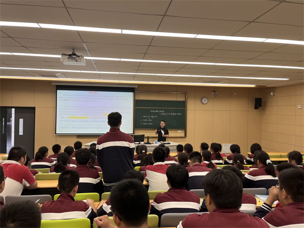 徐炜老师上课.jpg 徐炜老师上课.jpg