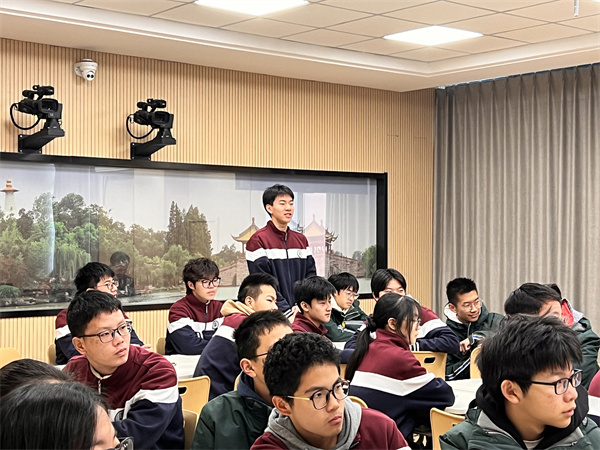 学生发言.jpg