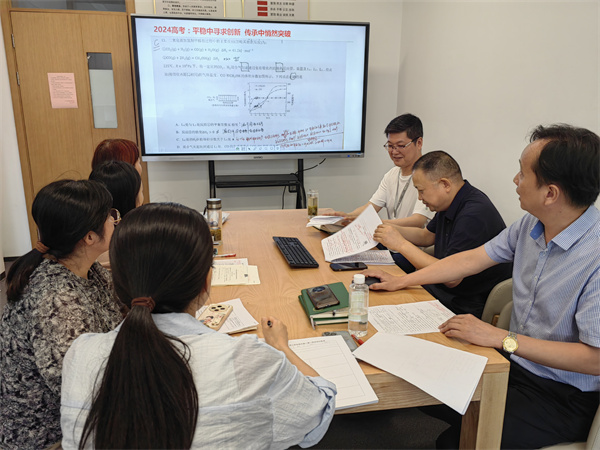 胡立军老师发言.jpg 胡立军老师发言.jpg