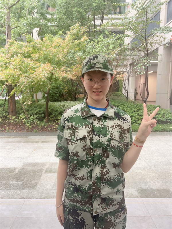 高一（1）班  侯佳怡.png