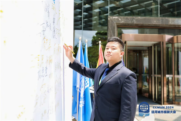 李斯伟1.jpg 李斯伟1.jpg