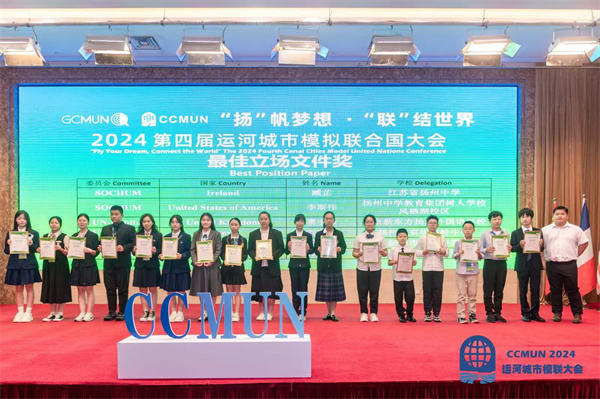 获奖集体照.jpg 获奖集体照.jpg