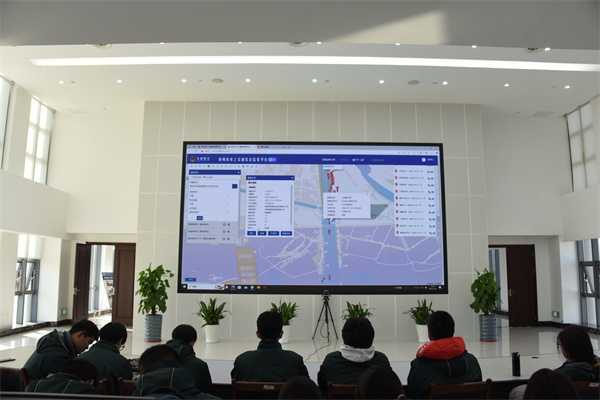 指挥调度大厅.jpg 指挥调度大厅.jpg