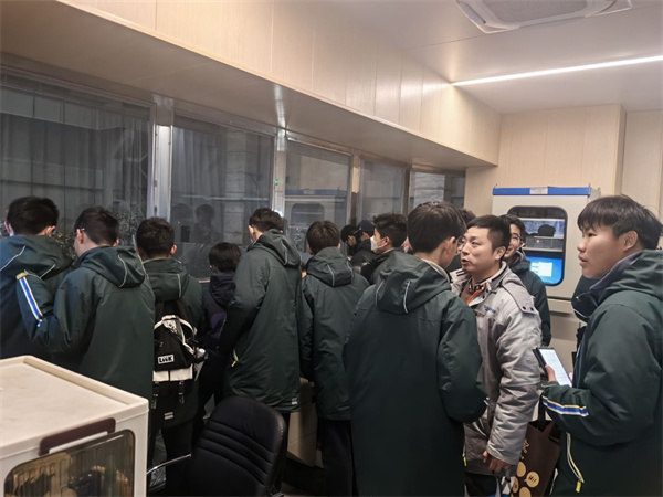 参观垃圾焚烧4.jpg 参观垃圾焚烧4.jpg