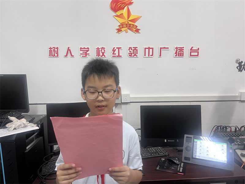 主持人张睿生.jpg