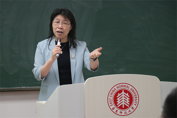 华师大教育部中学校长培训中心副主任刘莉莉教授点评.jpg 华师大教育部中学校长培训中心副主任刘莉莉教授点评.jpg