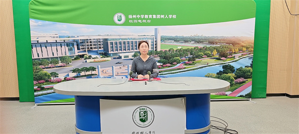 年级主任卞家慧主持.jpg 年级主任卞家慧主持.jpg