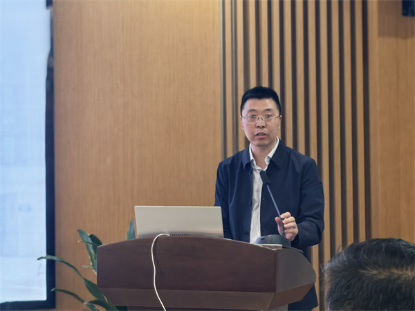 数学郑全红老师发言.jpg 数学郑全红老师发言.jpg