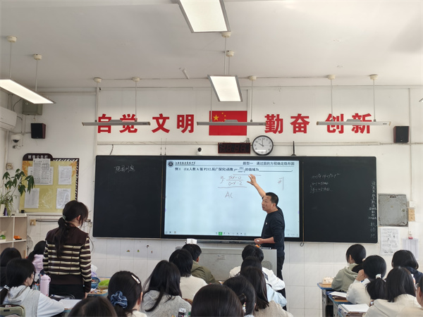 数学组2.jpg