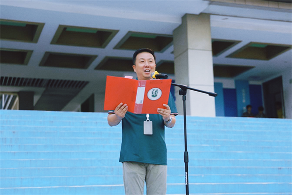 校长致辞.png