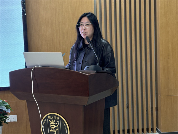 历史蔡静老师发言.jpg 历史蔡静老师发言.jpg