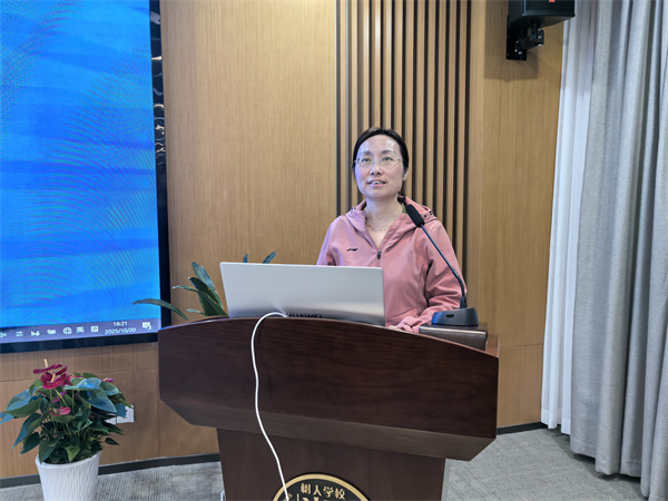 年级主任卞家慧工作布置.jpg 年级主任卞家慧工作布置.jpg