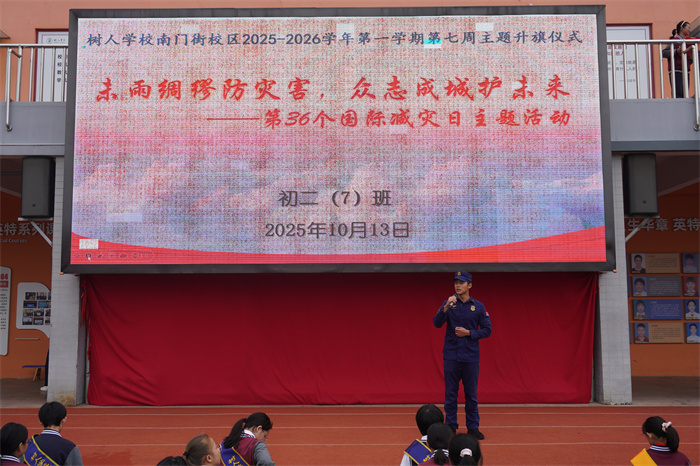 消防队员评价逃生演练1.jpg