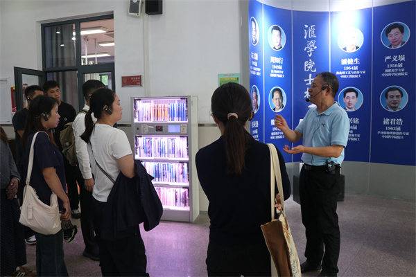 了解徐汇中学学校校园文化.jpg 了解徐汇中学学校校园文化.jpg