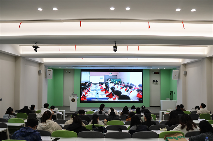 观摩许文静老师的公开课1.jpg