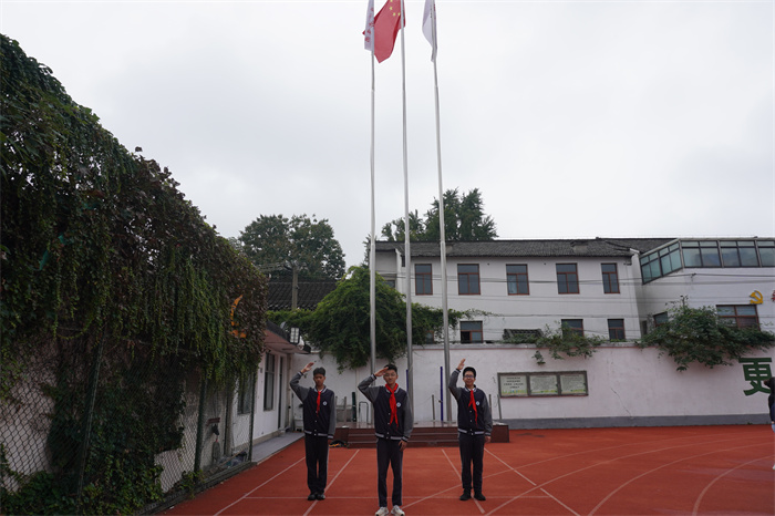 升旗仪式3.jpg 升旗仪式3.jpg