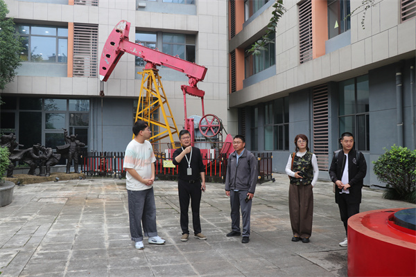交流石油文化建设.jpg 交流石油文化建设.jpg