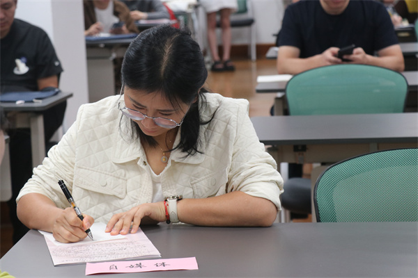 “自媒体“角色扮演者侍青丽老师.jpg “自媒体“角色扮演者侍青丽老师.jpg