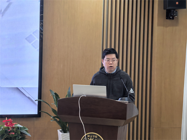 语文余红亮老师发言.jpg 语文余红亮老师发言.jpg