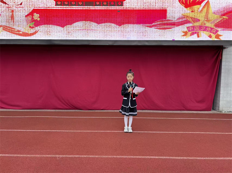 杨纳米同学主持.jpg 杨纳米同学主持.jpg