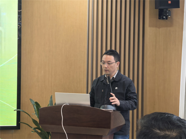 年级组长于锋发言.jpg 年级组长于锋发言.jpg