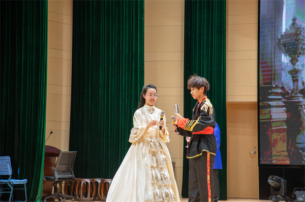 高二 13 罗密欧与朱丽叶.jpg