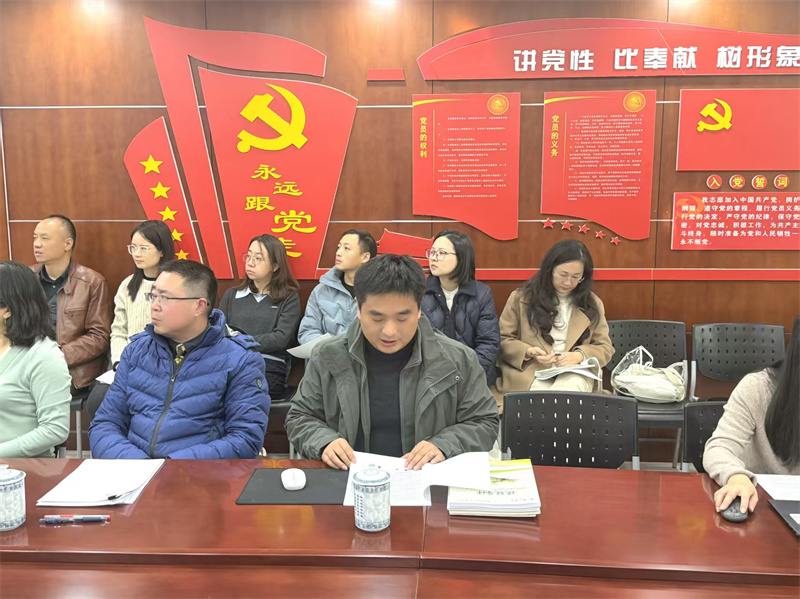 2 校办副主任韩爱祥作结题汇报.jpg