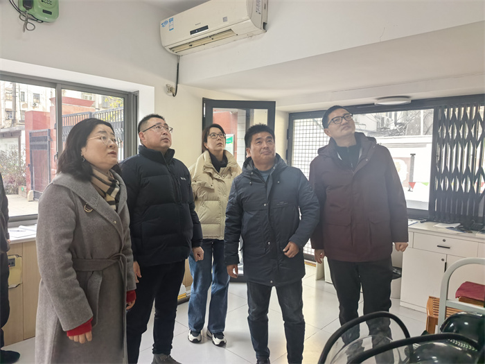 1_1 检查值班室安防系统.jpg