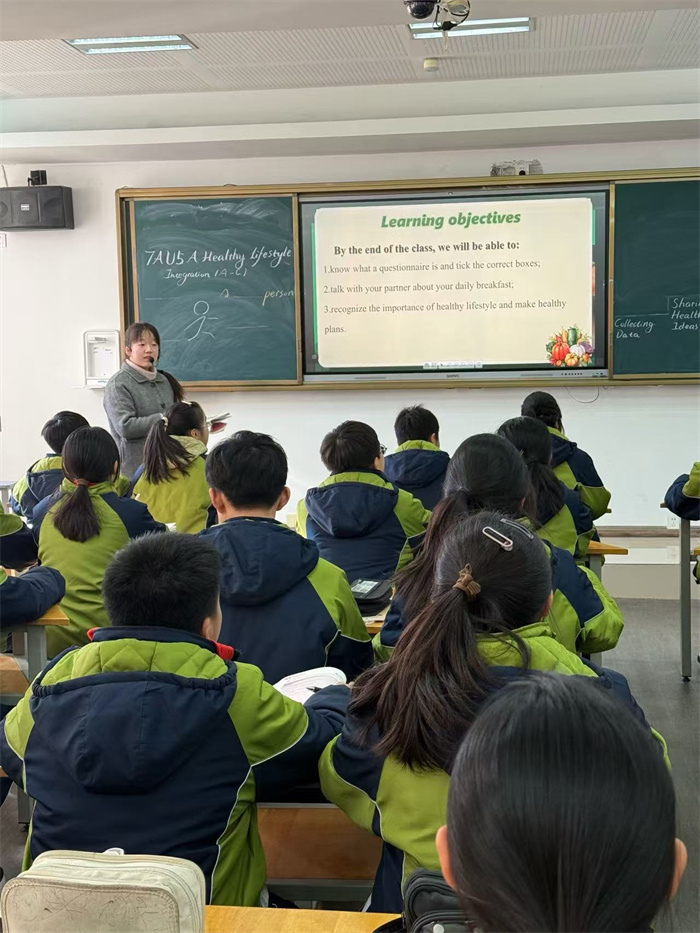 1_1 杨欣怡老师的课堂风采1.jpg