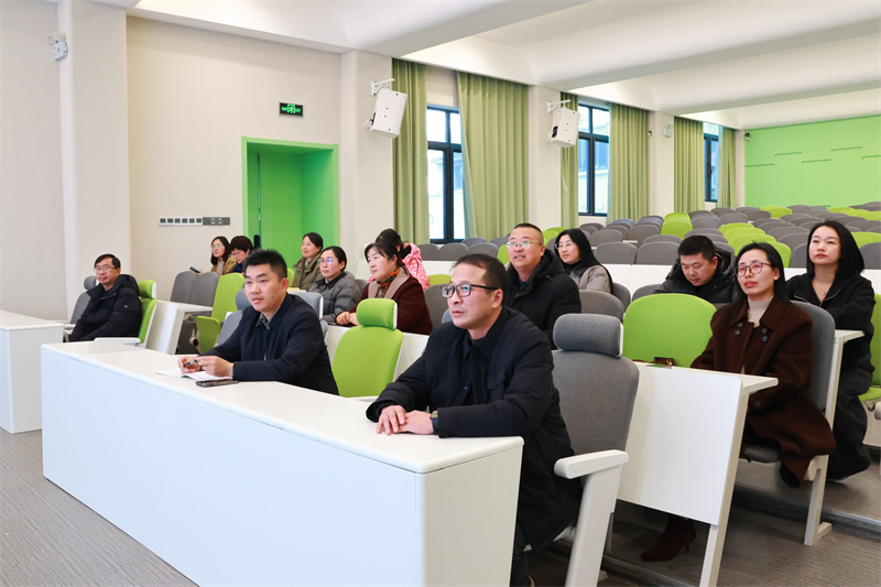 6_3 来宾听讲座.JPG